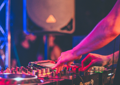 DJ